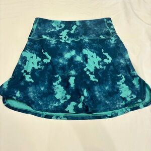 Marika workout/exercise skirt with shorts EUC tie dye blues women’s size Med